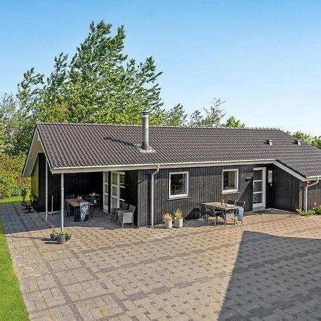 Cozy Home In Tarm With Kitchen Exterior foto