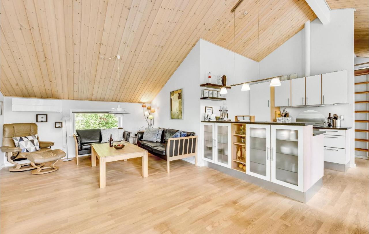 Cozy Home In Tarm With Kitchen Exterior foto